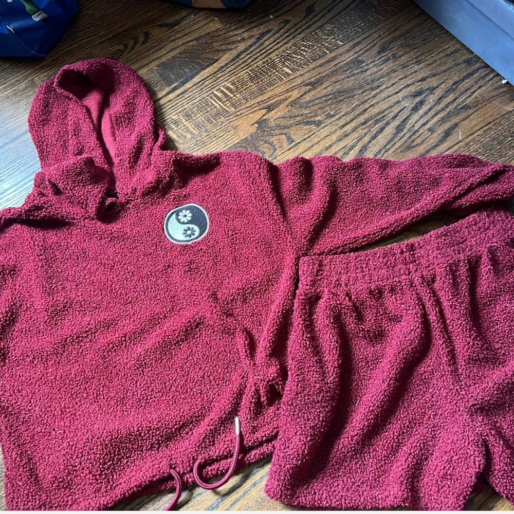 No Boundaries Deep Red Sherpa Set